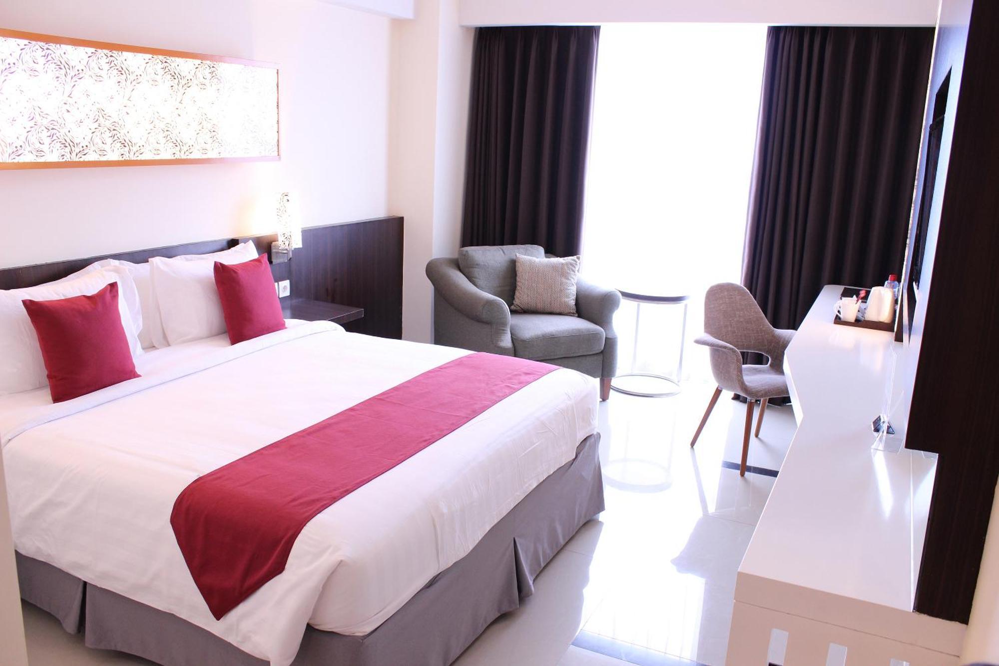 Atria Hotel Malang Exterior photo
