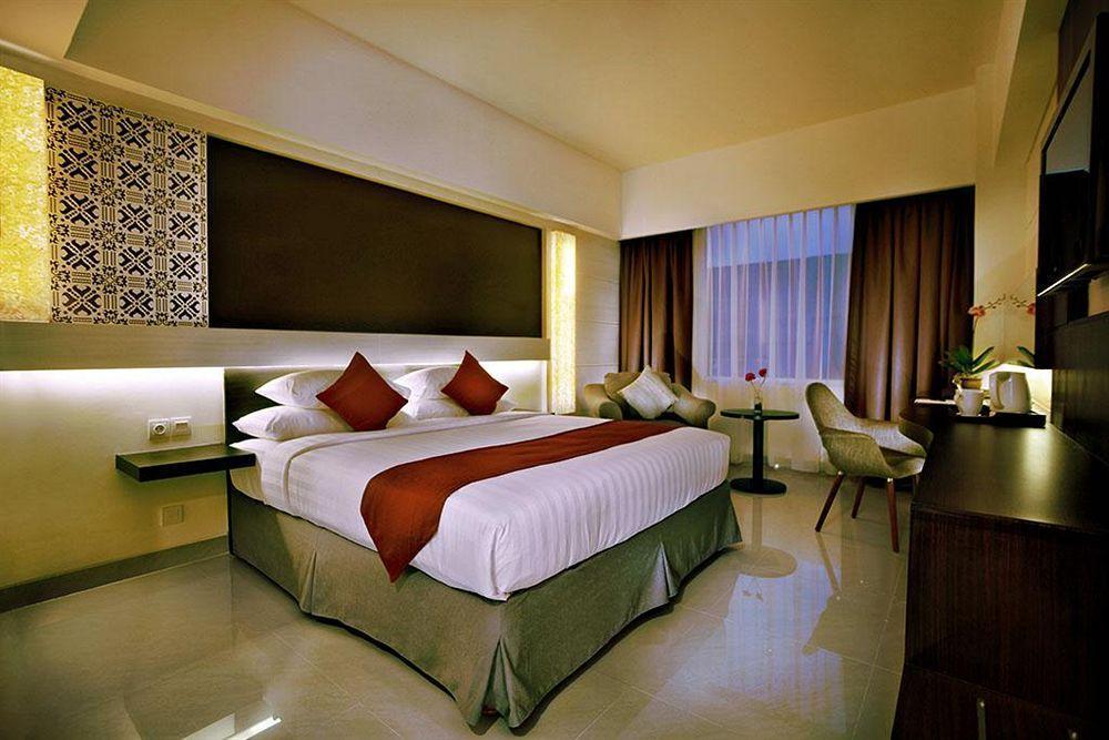 Atria Hotel Malang Exterior photo