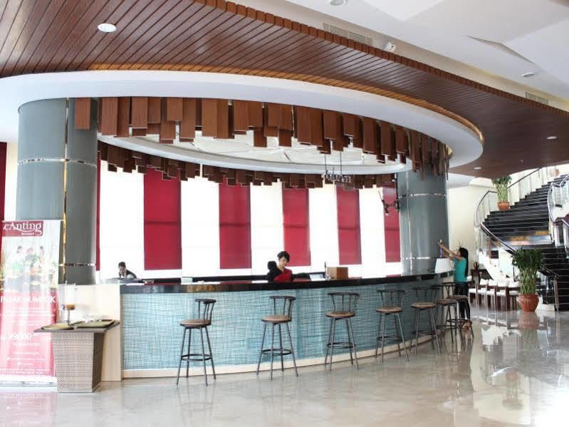 Atria Hotel Malang Exterior photo